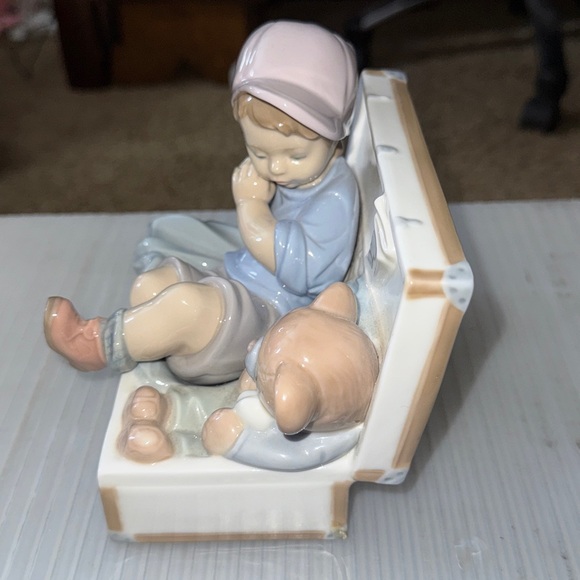 Lladro Figurine My Favorite Place #6795 Boy W/ Teddy Bear in Toy Chest - Picture 4 of 16